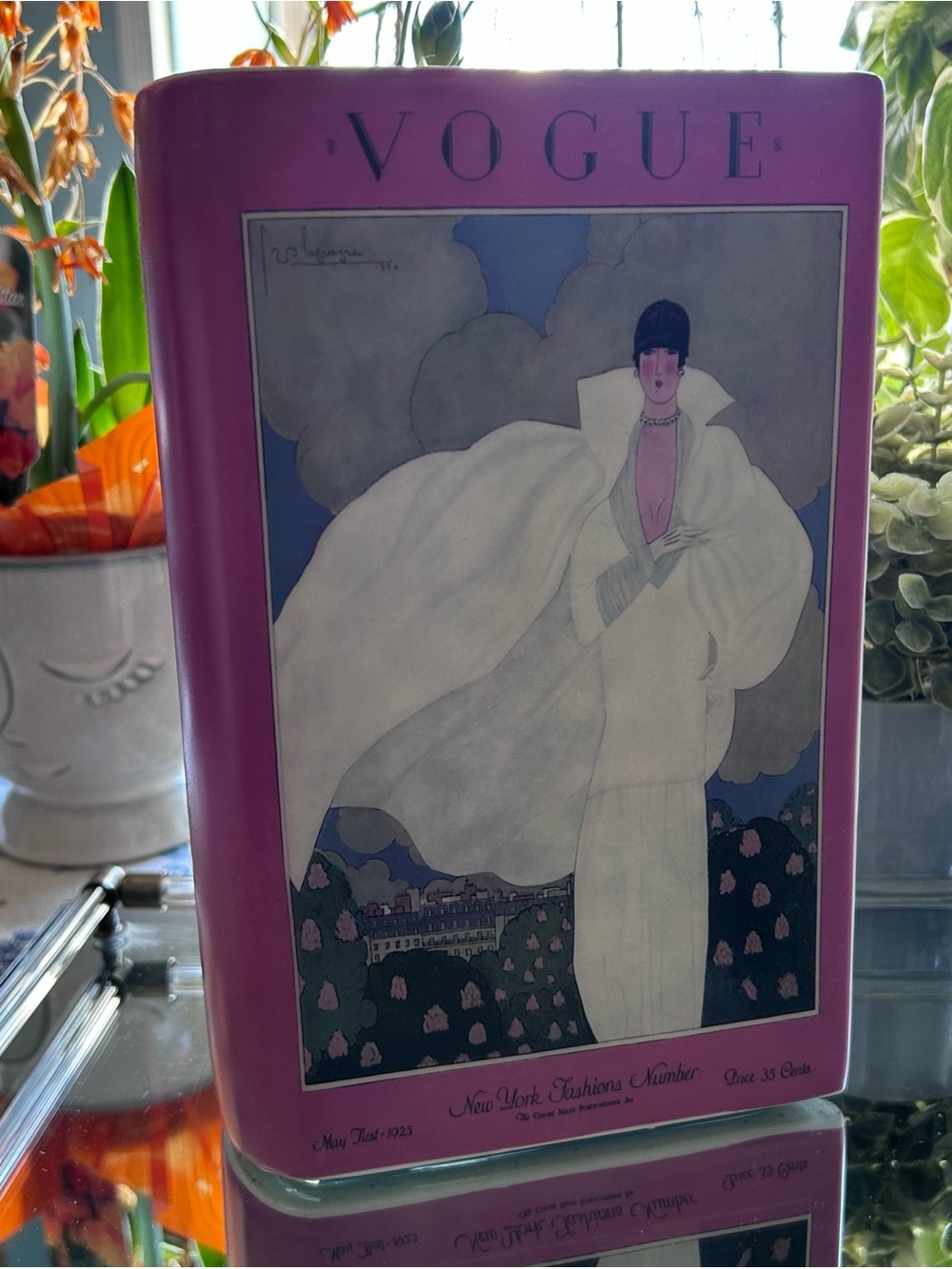 🩷 VOGUE • Vintage Illustrated Book Shaped Vase